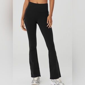 Alo Airbrush High-Waist 7/8 Bootcut Legging in Black